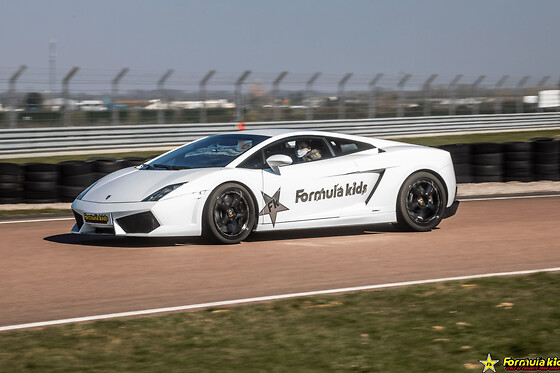 Stage Pilotage Enfant en Lamborghini à Toulouse (31) - Lamborghini - 2 Tours
