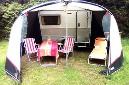Caravane Eriba au bord de l'Eure