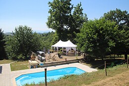 Au Bois D'Escoumos