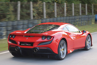 Duo Aston Martin V8 Vantage / Ferrari F8 Tributo (2x2 tours) sur le Circuit de Bresse (71)
