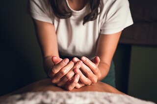 Un massage du visage au choix chez Elsa Orus à Annecy (74)