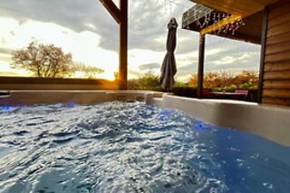 Séjour en chalet pour deux chez Bien-Hêtre Ecolodges à Fichous-Riumayou (64)