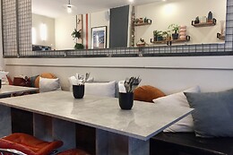 Gustave Creative Street-Food