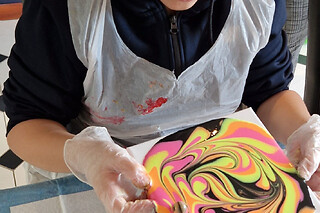 Atelier parent/enfant peinture fluide à Méry-sur-Oise (95)