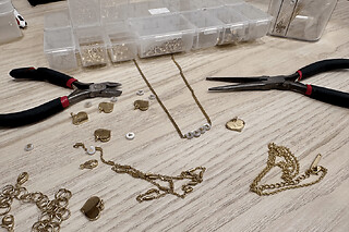 Atelier personnalisation de bijoux à Paris 15ème