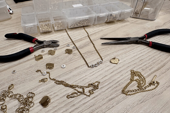 Atelier personnalisation de bijoux à Paris 15ème