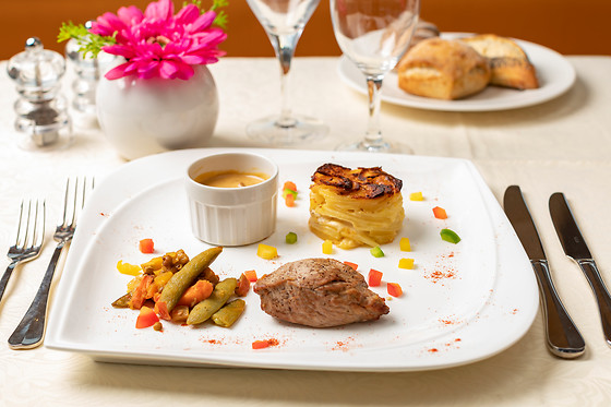 Un repas pour 2 à Eiffel Croisières à Paris (75016)