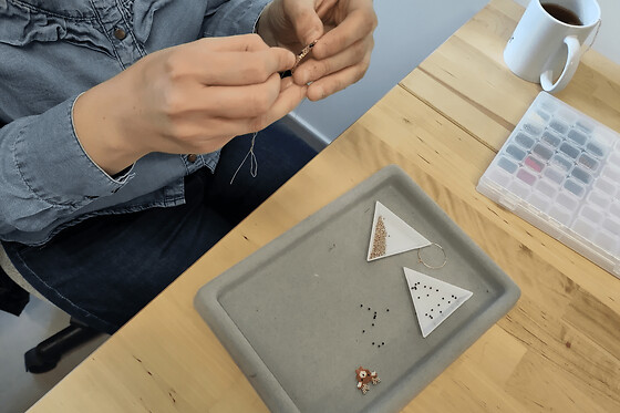 Atelier création de Créoles en perles tissées à Nantes (44)