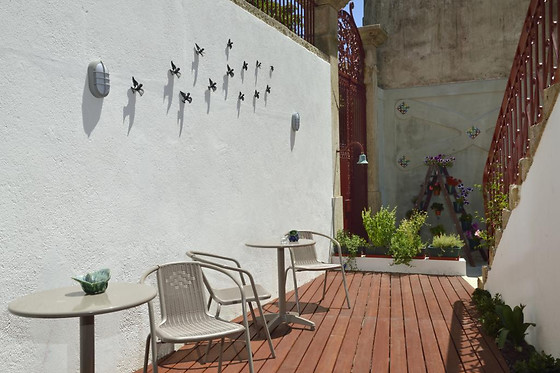 DUKES CORNER GUEST HOUSE - photo 1