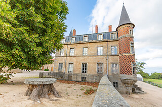 Repas pour deux aux Domaines et Château de Valinches à Marols (42)