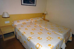 APARTAMENTOS SOLANA, HOTEL TAULL & ROMANIC