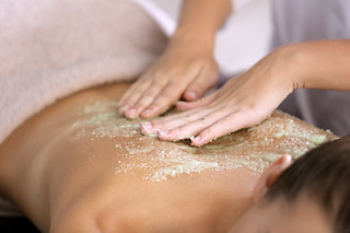 Un accès au spa avec bain à remous et un massage crânien chez Cabotine Spa à Crécy-la-Chapelle (77)