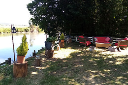 Caravane Eriba au bord de l'Eure